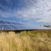 Photovoltaik und Windkraftanlagen im Bioenergiepark