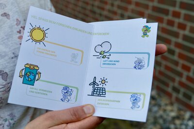 Die Energie der Sonne erkunden, Abfall vermeiden und sortieren, Luft und Wind erforschen, den Bioenergiepark entdecken: Im "Forscherpass für Klimaschützer" des Vorschulkinds Henry sind alle vier Energix-Stempel komplett.