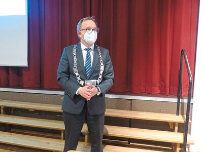 Bürgermeister mit Bürgermeisterkette: Dr. Tobias Lehberg während der konstituierenden Ratssitzung am Donnerstag - Katja Niemeyer - WN Bürgermeister mit Bürgermeisterkette: Dr. Tobias Lehberg während der konstituierenden Ratssitzung am Donnerstag