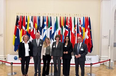 Beim Seminar der OECD (Organisation für wirtschaftliche und kulturelle Zusammenarbeit) in Paris zum industriellen Wandel war Saerbecks Bürgermeister Dr. Tobias Lehberg (rechts) Teil der NRW-Delegation.