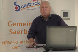Heinz Klostermann in der Heizzentrale Heinz Klostermann in der Heizzentrale