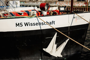 MS_Wissenschaft_Aussenansicht_Aufschrift_Ilja_C