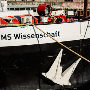 MS_Wissenschaft_Aussenansicht_Aufschrift_Ilja_C